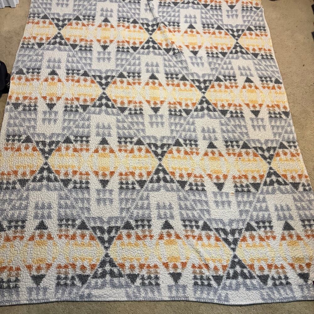 Pendleton Arrow Point Twin Sherpa Fleece Aztec Pattern Blanket Cream Gray Yellow